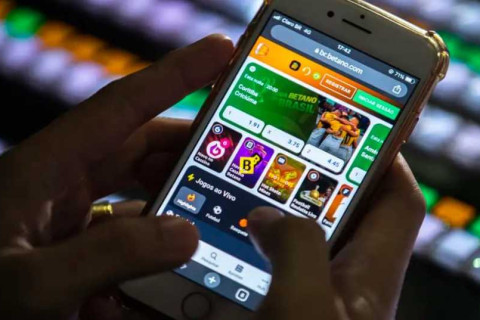 Beneficiários do Bolsa Família gastaram R$ 3 bi em bets em agosto