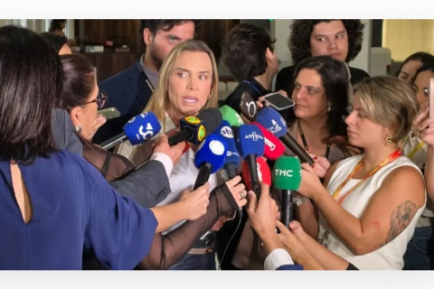 União Brasil e PP fecham apoio a Flávio Bolsonaro no 2º turno após reunião fechada no Congresso Nacional.