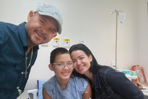 MARIA FERNANDA : Segue internada após 35 dias de acidente em Irecê.