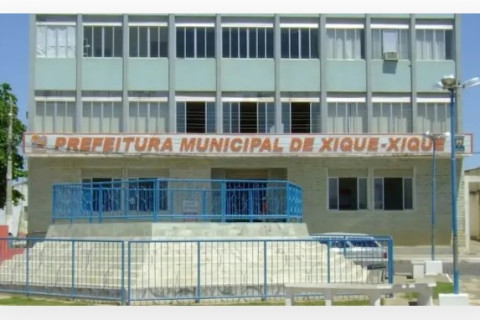 Prefeitura de Xique-Xique alega crise financeira após aumento de alíquota do INSS e bloqueio de R$ 1,6 milhão.
