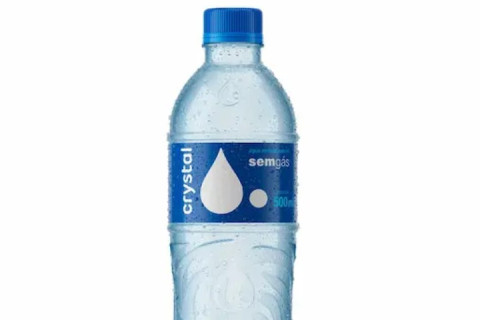 Anvisa determina recolhimento de lote da água mineral Crystal sem gás por conta de bactéria.
