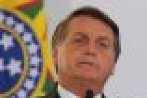 Bolsonaro tem nova crise de soluços e vômitos e médico é chamado às pressas para residência