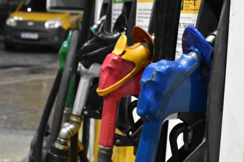 Acelen anuncia reajustes na gasolina e no gás de cozinha e botijão pode ficar R$ 8 mais caro a partir deste sábado